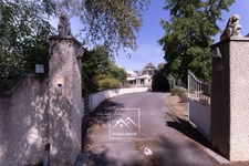 PAU (64) –  À VENDRE - Maison familiale de 213 m² - 5 chambres, bureau et piscine.