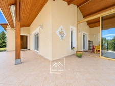 MONTRÉJEAU (31) – À VENDRE – Maison de plain-pied de 124 m² – 3 chambres et bureau – Véranda, garage et terrain de 2 576 m².