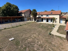 LARREULE (65) – À VENDRE – Maison ancienne rénovée de 192 m² – 4 chambres, dépendances et terrain piscinable de 2 180 m²