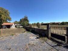 LARREULE (65) – À VENDRE – Maison ancienne rénovée de 192 m² – 4 chambres, dépendances et terrain piscinable de 2 180 m²