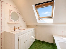PAU (64) –  À VENDRE - Maison familiale de 213 m² - 5 chambres, bureau et piscine.
