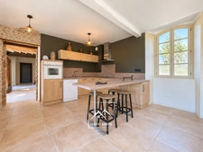 LARREULE (65) – À VENDRE – Maison ancienne rénovée de 192 m² – 4 chambres, dépendances et terrain piscinable de 2 180 m²