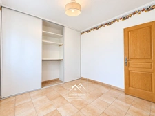 MONTRÉJEAU (31) – À VENDRE – Maison de plain-pied de 124 m² – 3 chambres et bureau – Véranda, garage et terrain de 2 576 m².
