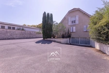 PAU (64) –  À VENDRE - Maison familiale de 213 m² - 5 chambres, bureau et piscine.