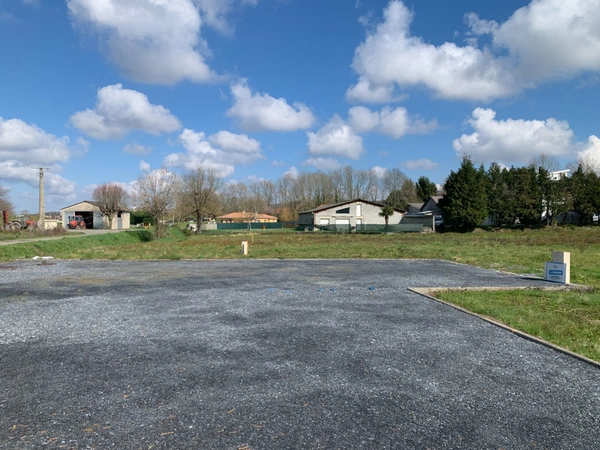 SERRES CASTET (64) - 2 403 m² - Terrain constructible à vendre Lot 1.