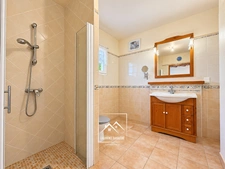 MONTRÉJEAU (31) – À VENDRE – Maison de plain-pied de 124 m² – 3 chambres et bureau – Véranda, garage et terrain de 2 576 m².