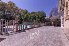 PAU (64) –  À VENDRE - Maison familiale de 213 m² - 5 chambres, bureau et piscine.