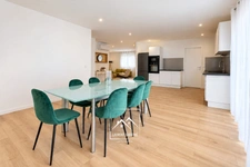 IDRON (64) – À VENDRE – Maison neuve de plain-pied de 145 m² – 4 chambres, suite parentale, terrasse et garage.