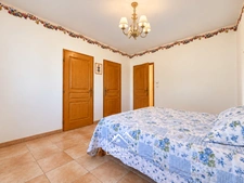 MONTRÉJEAU (31) – À VENDRE – Maison de plain-pied de 124 m² – 3 chambres et bureau – Véranda, garage et terrain de 2 576 m².