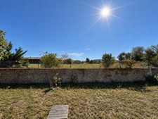 LARREULE (65) – À VENDRE – Maison ancienne rénovée de 192 m² – 4 chambres, dépendances et terrain piscinable de 2 180 m²