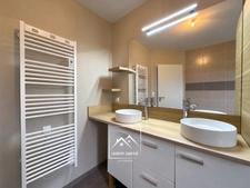 ARTIGUELOUVE (64) – À VENDRE – Maison récente de plain-pied de 92 m² – 3 chambres – Terrasse couverte, jardin et garage.
