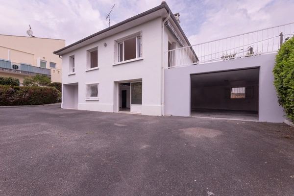 BILLÈRE (64) – Maison familiale de 126 M² – 4 chambres et bureau – Terrasse, garage et grand jardin.