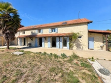 LARREULE (65) – À VENDRE – Maison ancienne rénovée de 192 m² – 4 chambres, dépendances et terrain piscinable de 2 180 m²