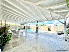 FOR SALE: MAGNIFICENT RECENT VILLA (2019) WITH POOL & OUTBUILDING - SAINT FRANCOIS