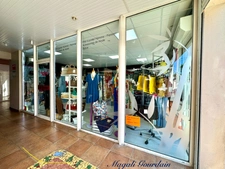 A VENDRE - FONDS DE COMMERCE PRET A PORTER FEMININ - EMPLACEMENT N°1 A SAINT FRANCOIS
