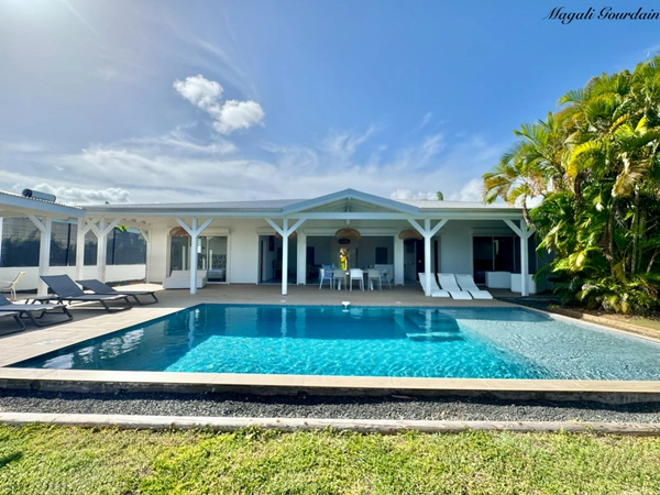 EN EXCLUSIVITE - A VENDRE - VILLA DE PRESTIGE MEUBLEE AVEC VUE MER - SAINT FRANCOIS