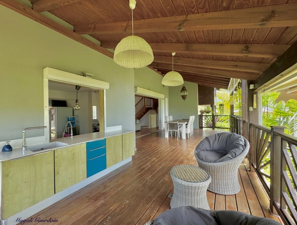 A VENDRE - PROPRIÉTÉ AVEC FORT POTENTIEL LOCATIF – SAINT-FRANÇOIS