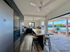 À VENDRE – SAINT-FRANÇOIS – VILLA RÉCENTE 140 M² – 3 CHAMBRES – PISCINE – AUTONOMIE EAU & ÉLECTRICITÉ