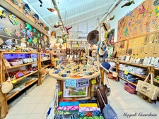 SAINTE ANNE - EN EXCLUSIVITE BOUTIQUE AU COEUR DU MARCHE ARTISANAL