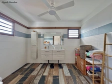 À VENDRE – SAINT-FRANÇOIS – VILLA RÉCENTE 140 M² – 3 CHAMBRES – PISCINE – AUTONOMIE EAU & ÉLECTRICITÉ