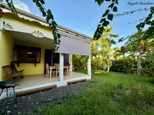 À VENDRE – BUNGALOW MEUBLÉ À MOINS DE 100 MÈTRES DU LAGON – LA COULÉE, SAINT-FRANÇOIS