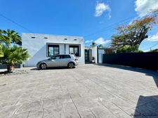 EN EXCLUSIVITE - A VENDRE - PROPRIETE D'EXCEPTION AVEC VUE MER ET POTENTIEL LOCATIF REMARQUABLE - SAINTE ANNE