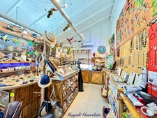 SAINTE ANNE - EN EXCLUSIVITE BOUTIQUE AU COEUR DU MARCHE ARTISANAL