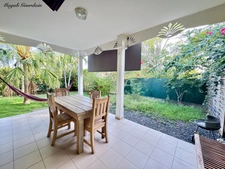 À VENDRE – BUNGALOW MEUBLÉ À MOINS DE 100 MÈTRES DU LAGON – LA COULÉE, SAINT-FRANÇOIS