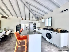 A VENDRE - EXCEPTIONNELLE VILLA CONTEMPORAINE AVEC STUDIO – SAINT-FRANÇOIS