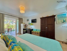 STUDIO RENOVE EN REZ DE JARDIN - ACCES PLAGES & PISCINES – RESIDENCE TYPE RESORT - SAINTE ANNE