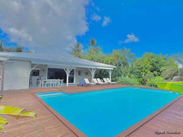 SAINT-FRANÇOIS – VILLA D’EXCEPTION AVEC BUNGALOW & PISCINE