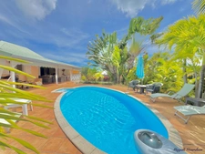 A VENDRE VILLA MEUBLÉE & TOTALEMENT EQUIPEE AVEC PISCINE – EMPLACEMENT PREMIUM