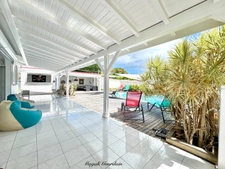 FOR SALE MAGNIFICENT VILLA AND ITS ANNEXES - SAINT FRANCOIS