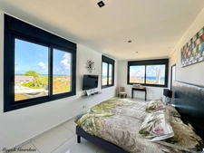  A VENDRE - PROPRIETE D'EXCEPTION AVEC VUE MER ET POTENTIEL LOCATIF REMARQUABLE - SAINTE ANNE