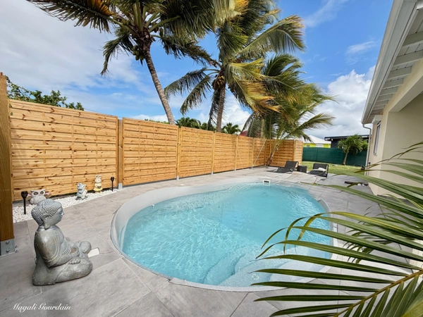 A VENDRE – SAINT-FRANÇOIS – VILLA CONTEMPORAINE 2024 AVEC PISCINE & T2 INDÉPENDANT
