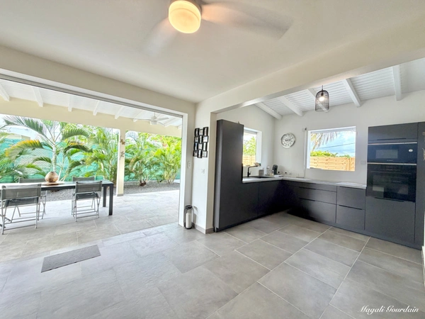 A VENDRE – SAINT-FRANÇOIS – VILLA CONTEMPORAINE 2024 AVEC PISCINE & T2 INDÉPENDANT