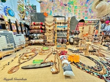 SAINTE ANNE - EN EXCLUSIVITE BOUTIQUE AU COEUR DU MARCHE ARTISANAL