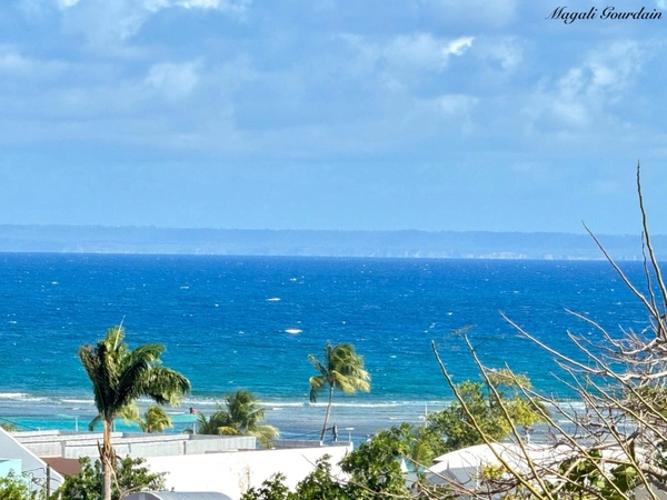  A VENDRE - PROPRIETE D'EXCEPTION AVEC VUE MER ET POTENTIEL LOCATIF REMARQUABLE - SAINTE ANNE