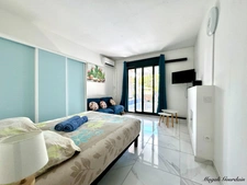 EN EXCLUSIVITE - A VENDRE - PROPRIETE D'EXCEPTION AVEC VUE MER ET POTENTIEL LOCATIF REMARQUABLE - SAINTE ANNE