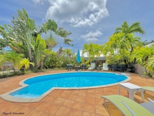 A VENDRE VILLA MEUBLÉE & TOTALEMENT EQUIPEE AVEC PISCINE – EMPLACEMENT PREMIUM
