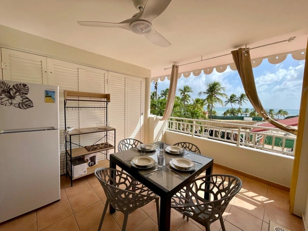 EN EXCLUSIVITE - SAINTE-ANNE – STUDIO PREMIÈRE LIGNE – VUE MER & PISCINE