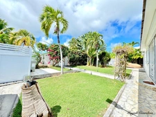 FOR SALE MAGNIFICENT VILLA AND ITS ANNEXES - SAINT FRANCOIS