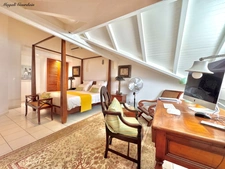 FOR SALE - PRESTIGE TRIPLEX - RENOVATED - INCREDIBLE SEA VIEW - WALKING DISTANCE TO THE BEACH - SAINT FRANCOIS