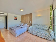 A VENDRE - CHARMANT STUDIO RENOVE AU COEUR D'UN CADRE TROPICAL RECHERCHE - SAINTE ANNE