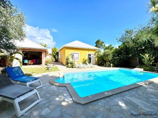 SAINT-FRANÇOIS – PROPRIÉTÉ RARE À 100 MÈTRES DE LA PLAGE – 3 VILLAS INDÉPENDANTES SUR 1 539 m²