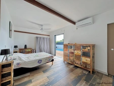 À VENDRE – SAINT-FRANÇOIS – VILLA RÉCENTE 140 M² – 3 CHAMBRES – PISCINE – AUTONOMIE EAU & ÉLECTRICITÉ