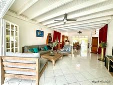 FOR SALE MAGNIFICENT VILLA AND ITS ANNEXES - SAINT FRANCOIS