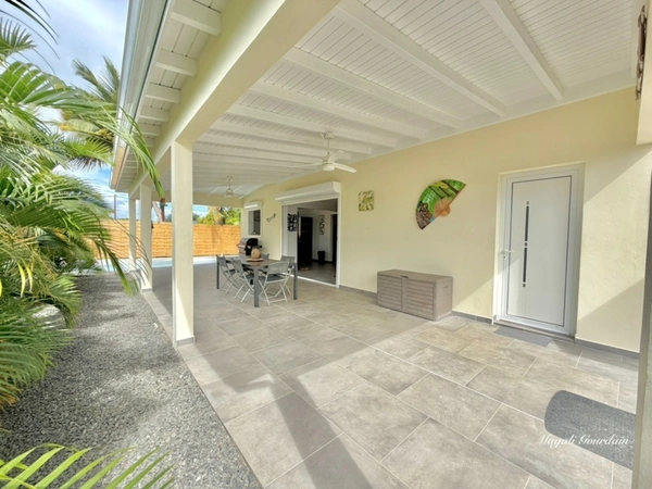 A VENDRE – SAINT-FRANÇOIS – VILLA CONTEMPORAINE 2024 AVEC PISCINE & T2 INDÉPENDANT