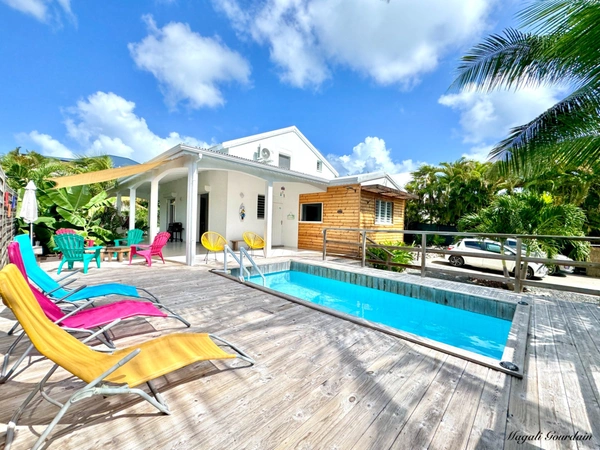A VENDRE - VILLA FAMILIALE EN PARFAIT ÉTAT – QUARTIER TRÈS RECHERCHÉ DE SAINTE-ANNE - PLAGE A PIED