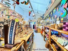 SAINTE ANNE - EN EXCLUSIVITE BOUTIQUE AU COEUR DU MARCHE ARTISANAL